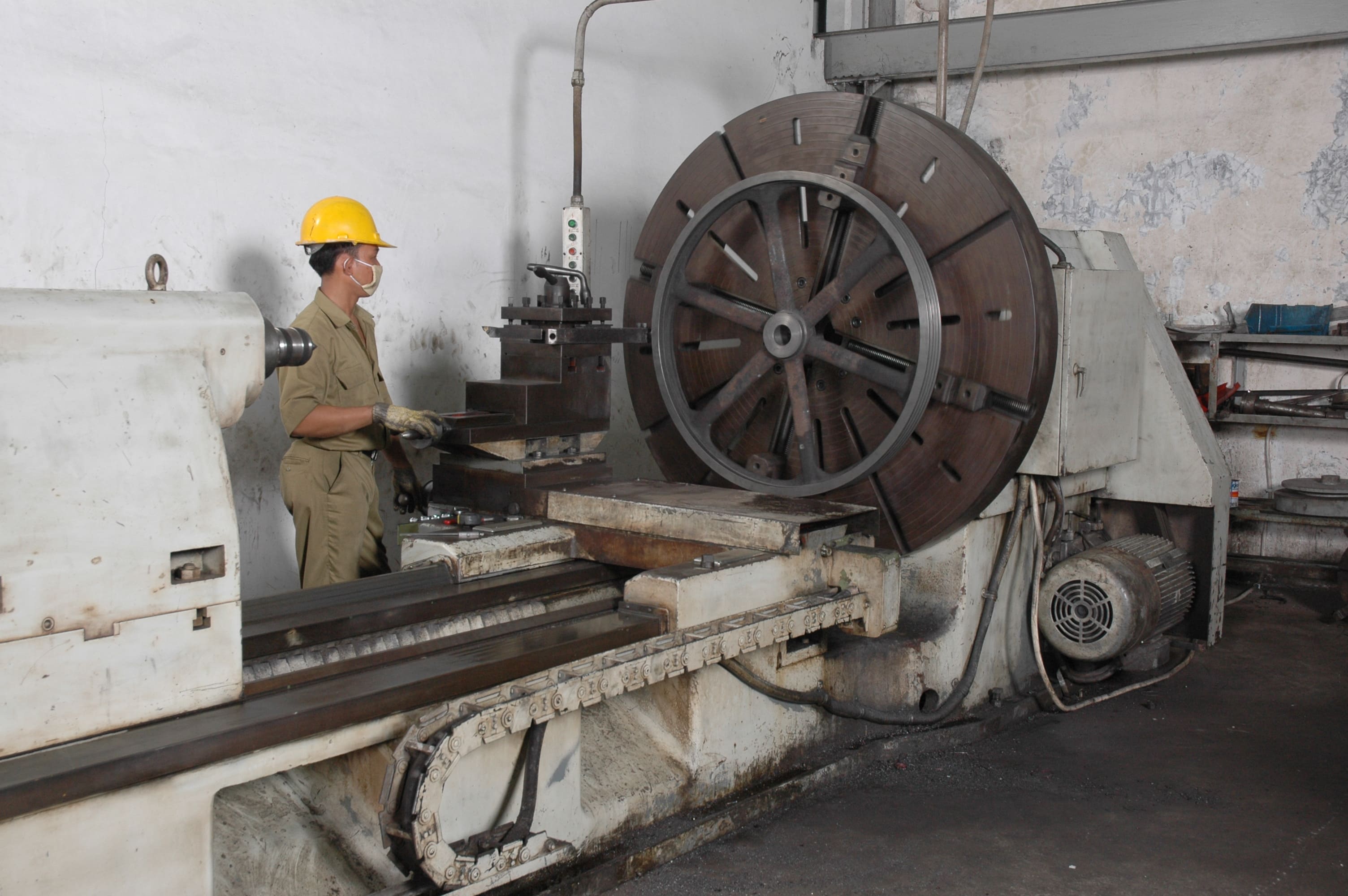 CNC LATHE 4
