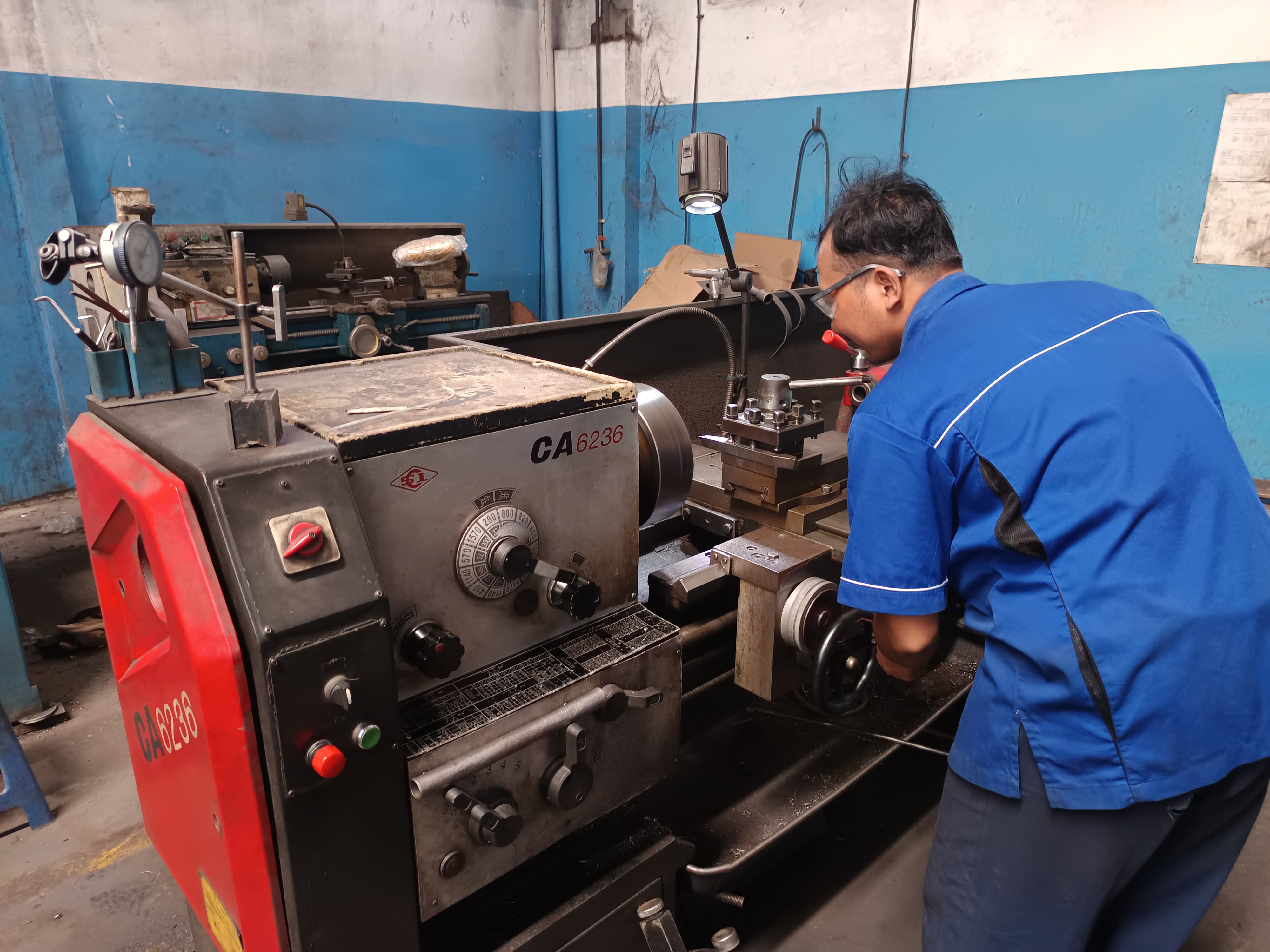 HORIZONTAL LATHE 1
